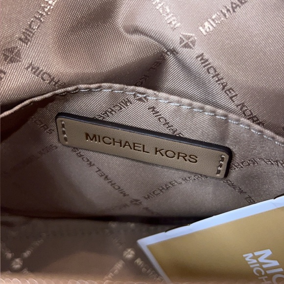 Michael Kors Gigi Small
East West Messenger Tote - Picture 10 of 14